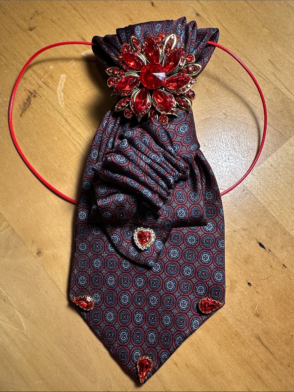 Red Jewel-Embellished Women's Necklace tie